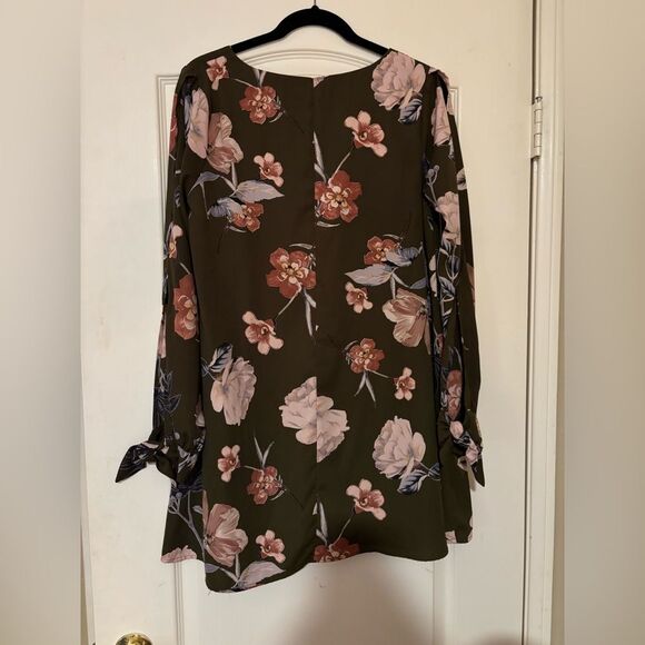 Francesca’s Miami Olive Floral Long Sleeve Dress - Picture 4 of 4